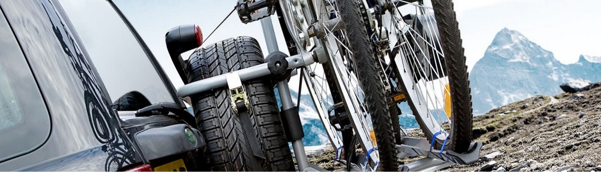 دوچرخه بند روی زاپاس تویوتا کمری  SE 2015 